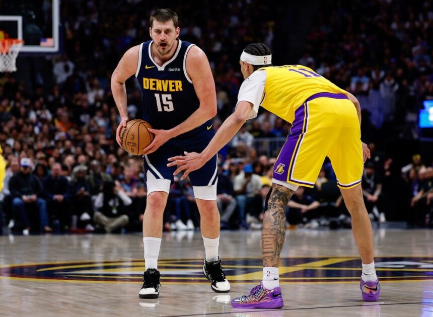 LeBron James mencetak rekor tetapi keluar karena cedera saat Lakers kalah dari Nuggets