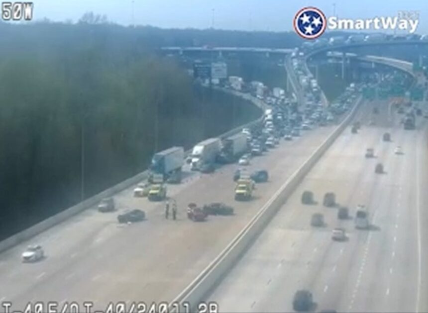 Cadangan lalu lintas yang parah di I-40, Sam Cooper karena kecelakaan multi-kendaraan