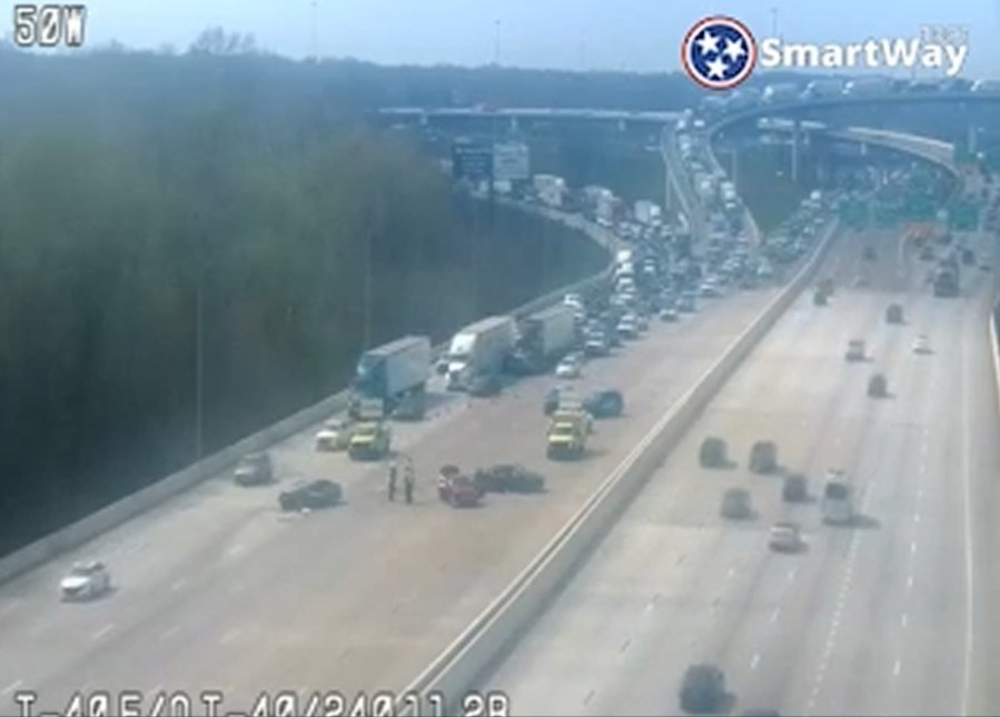 Cadangan lalu lintas yang parah di I-40, Sam Cooper karena kecelakaan multi-kendaraan