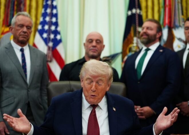 Trump menandatangani perintah yang mengizinkan penelitian obat psikedelik