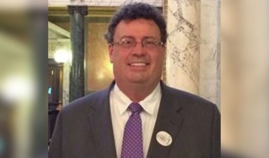 Mantan pengawas sekolah Korintus dibebaskan oleh juri federal