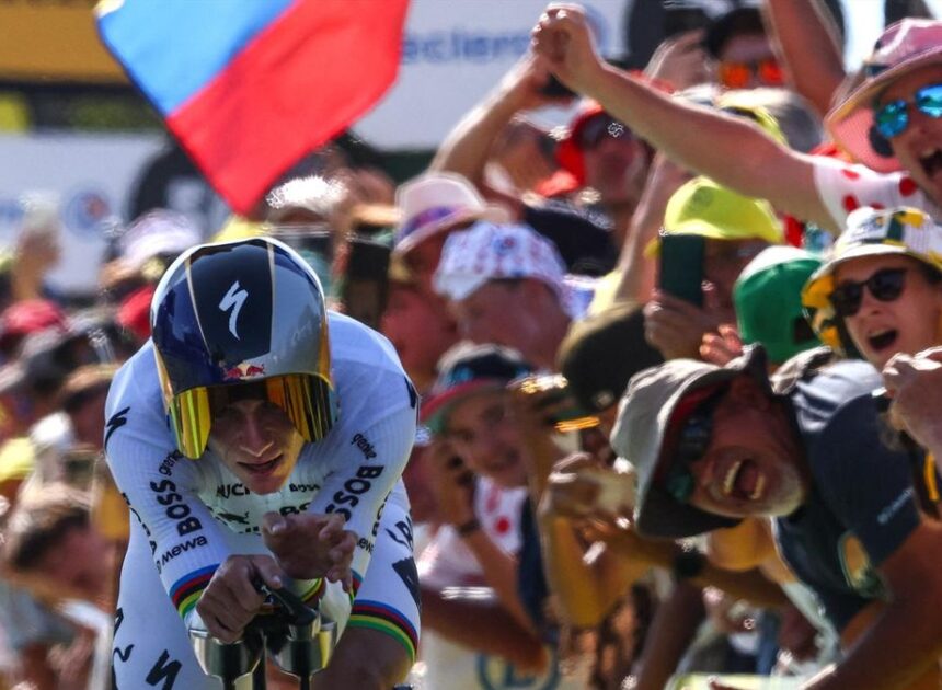 Remco Evenepoel menunjukkan potongan time trial di Tahap 16 di Tour de France